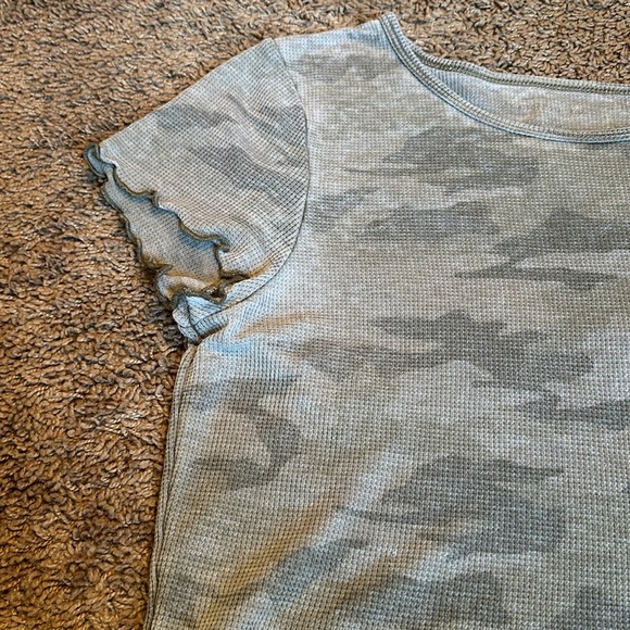 AE Camo scalloped crop top - Picture 4 of 6